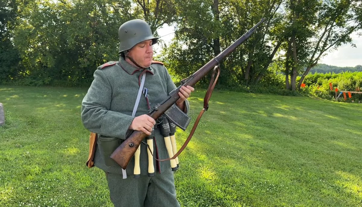 netarou1984's tweet photo. 一次大戦から二次大戦まで四半世紀あったのになんで歩兵用ボトルアクションライフルのマガジン化ってされなかったんだろ
WW1 German 25 Round Trench Magazine On Gewehr 98. https://t.co/b8dwjy5kV4 @YouTubeより https://t.co/gJKtVY2JHS
