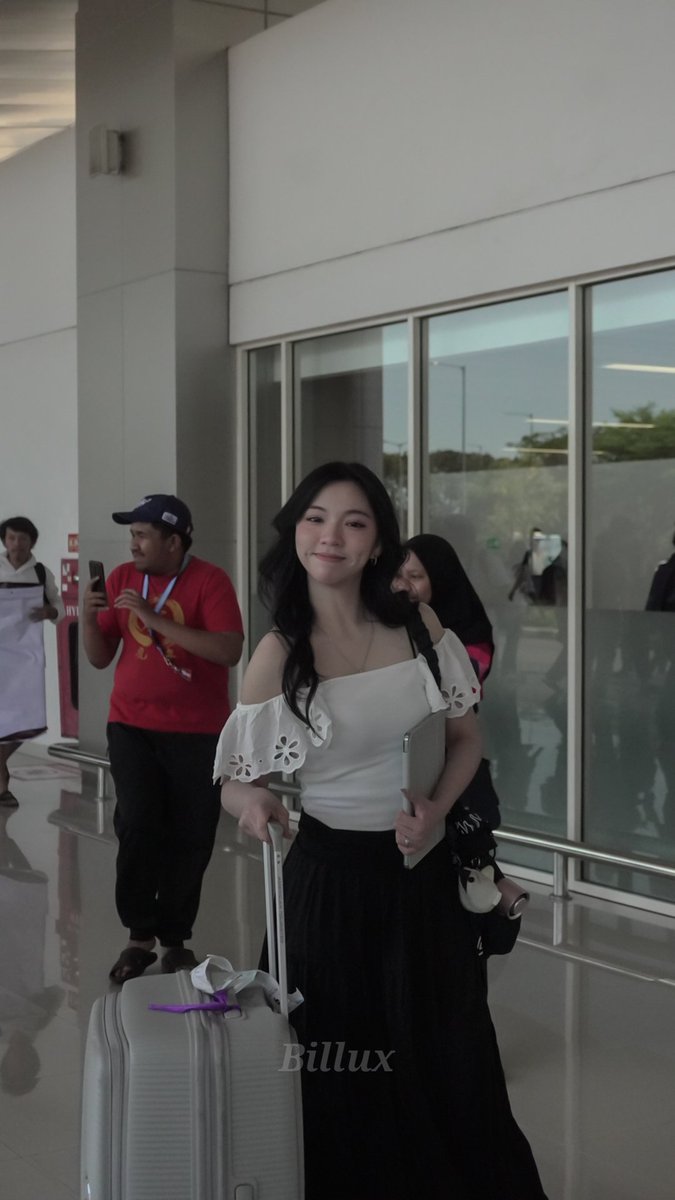 nurdisyah's tweet photo. kesayangan @Aralie_JKT48 
10072026
#JKT48AirPortFashion https://t.co/LcOVYi5s78