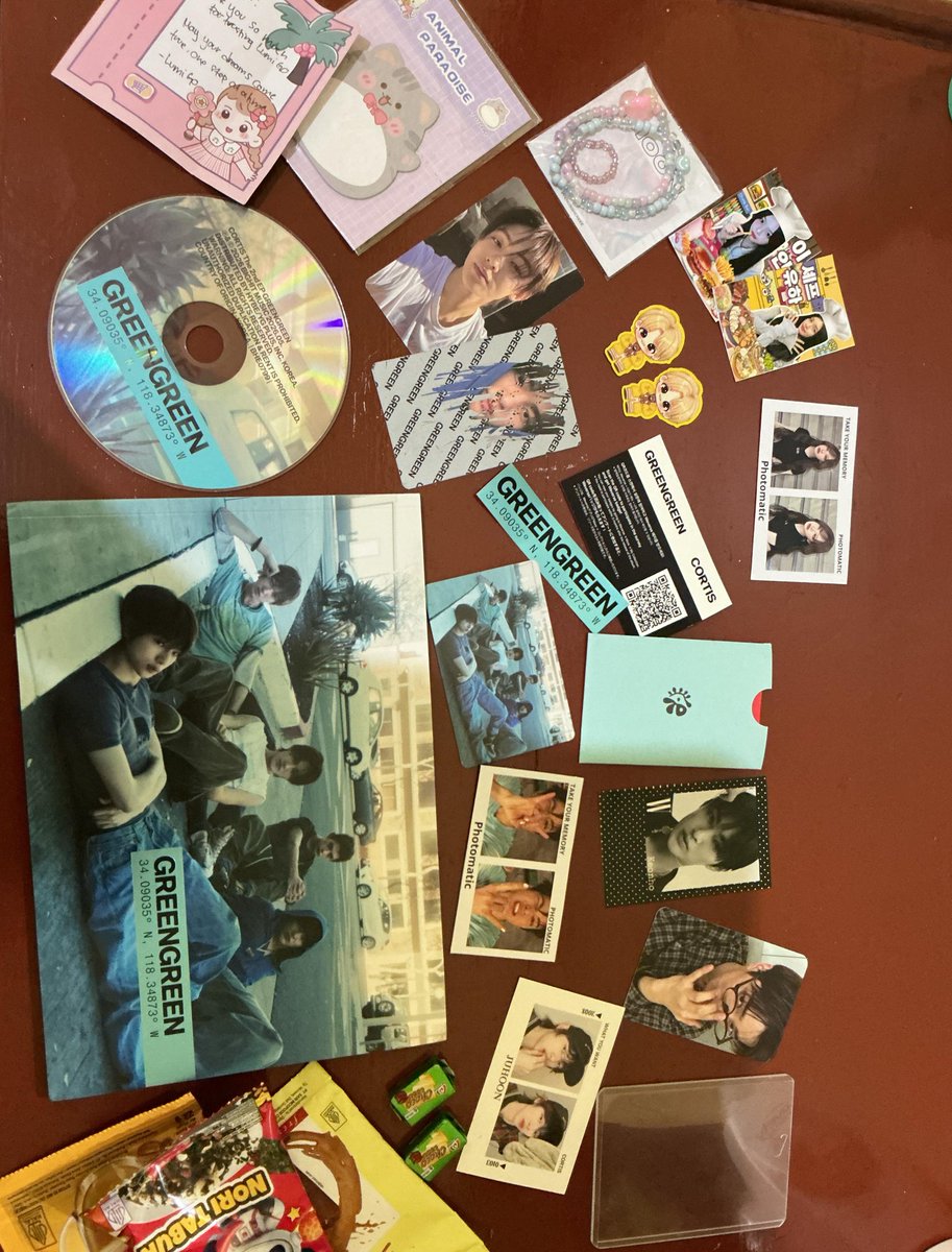 penguasabumi_00's tweet photo. YEAAAYY gue seneng bangettt akhirnya album gue datengggg, dan yg pulang sikembarrrr happyyy diwwyyyyy, skrng aku tau kenapa kalian smua ngincer street, mahadasyatt smua member disini kakskd, thanksss to LumiGO krn album kesayangan aku ini amann #cortis #coer https://t.co/ADXNTkFVfl