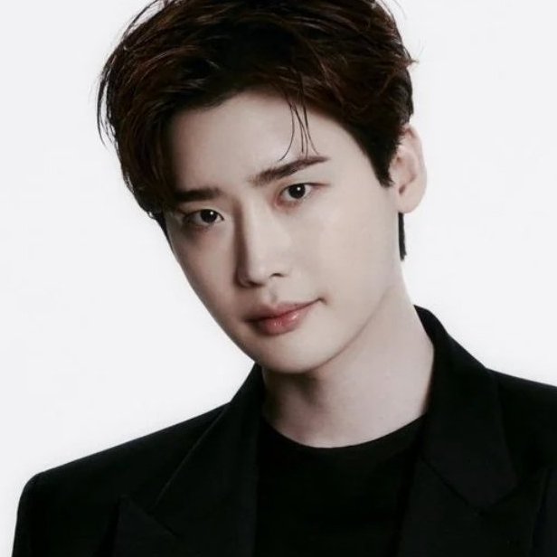 npomvtt's tweet photo. De acordo com artigo, as agências de IU e Lee Jong Suk confirmaram que eles terminaram o relacionamento após 4 anos.

Os dois decidiram permanecer como bons colegas. https://t.co/pQ6l8gpXHv