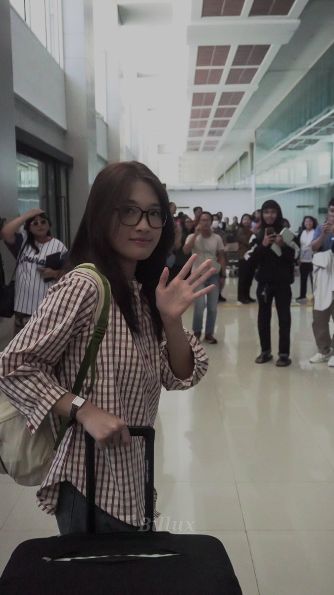 nurdisyah's tweet photo. warlok @C_OnielJKT48 
10072026
#JKT48AirPortFashion https://t.co/De0YBVDRLQ