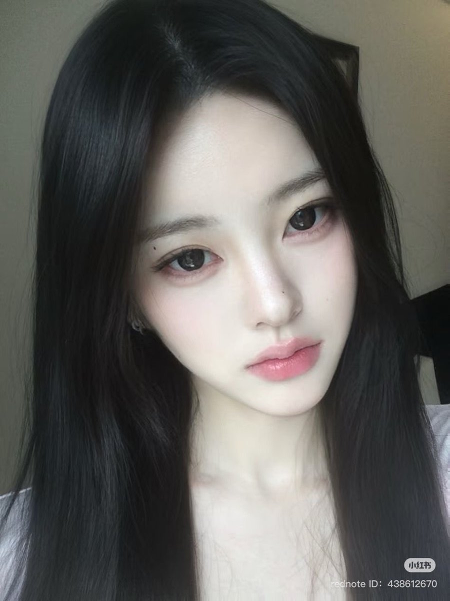 kimokimokimo00's tweet photo. 上瞼は控えめな"涙袋に重点を置いたメイク”中顔面縮小効果も凄いし、泣き腫らしたあとの儚さも演出できて可愛すぎるの… https://t.co/GDZRp8QUHX