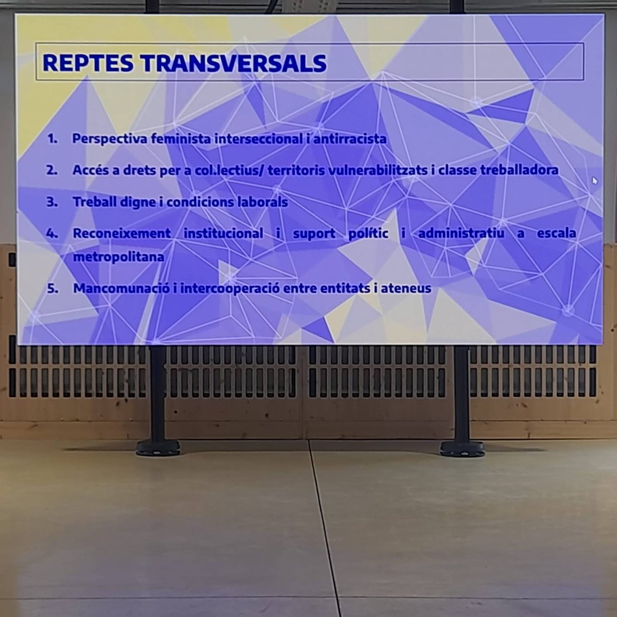 CoopsConsum's tweet photo. Ahir vam assistir a la sessió de tancament del seminari #TramarLaMetròpoli.

💬 Va ser una sessió de reflexió i tancament dels seminaris temàtics que s'han desenvolupat els darrers mesos.

😋 De tot aquest procés en sortirà un esbós d'agenda compartida. https://t.co/UYrKYVURjl