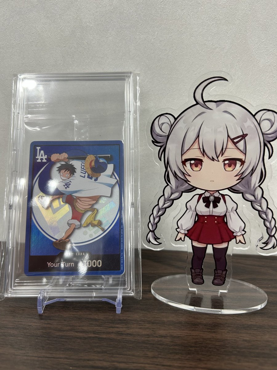 Yotsuha_Clove's tweet photo. いま緊急で投稿してる。

さっきから震えてた理由、これ。
ドジャースルフィ（ドン!!カード）

よつは初のワンピースカード。
正直、手放したくない。でも配る。
1名様にプレゼント🎁

▼応募方法
フォロー&amp;リポストのみ

リプでワンピ愛をアピールしてくれたら当選確率UP
（ぜんぶ読みます） https://t.co/p0D8pUeHE5