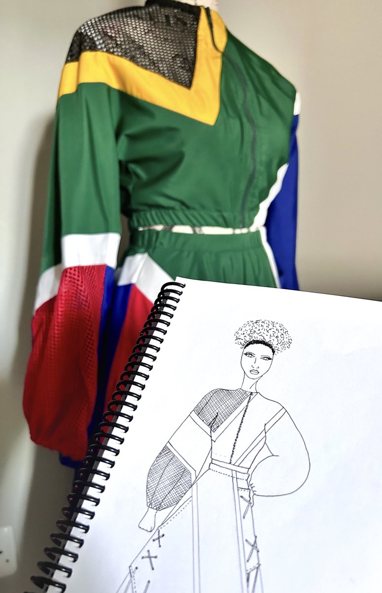 mbali_ndlela's tweet photo. Guys, please never stop sharing our work when we post it online. 

When I posted this, someone in Europe saw it and placed an order for their loved one in South Africa. Thank you so much for making this possible.🇿🇦

And to God be the glory, always.🧎🏿‍♀️ https://t.co/1uN6N7iqRk