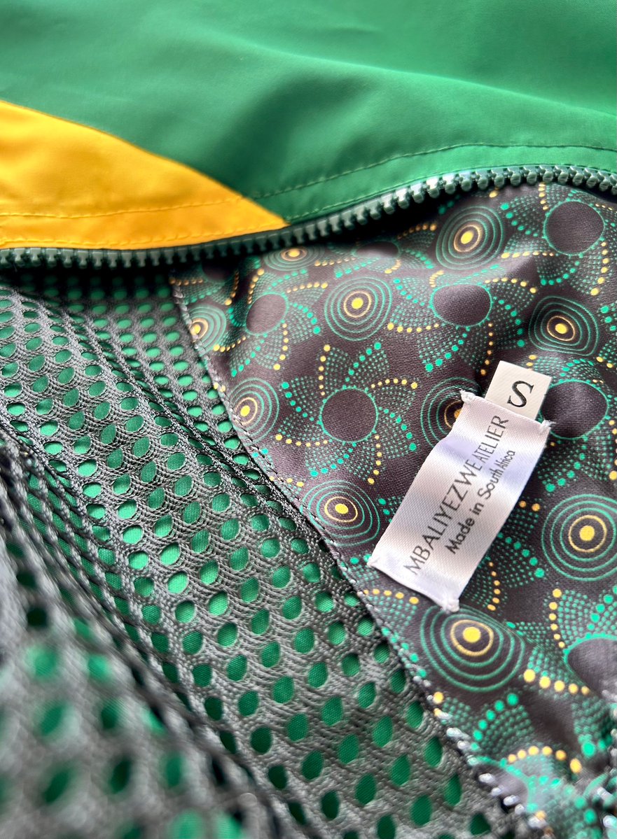 mbali_ndlela's tweet photo. Guys, please never stop sharing our work when we post it online. 

When I posted this, someone in Europe saw it and placed an order for their loved one in South Africa. Thank you so much for making this possible.🇿🇦

And to God be the glory, always.🧎🏿‍♀️ https://t.co/1uN6N7iqRk