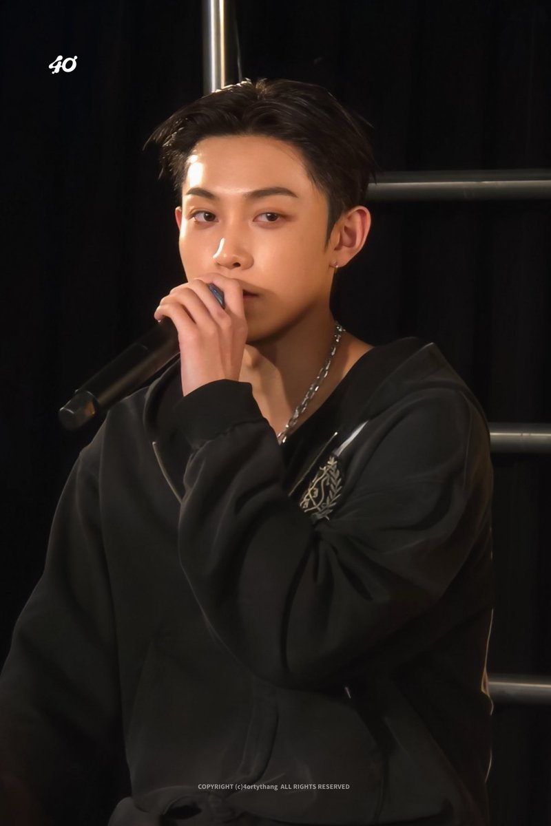 4ortythang's tweet photo. 260411 Tower Records Shibuya

#롱샷 #LNGSHOT #률 #RYUL https://t.co/RwOk0Kh6DG