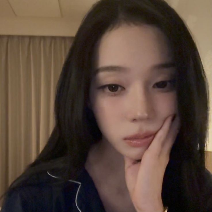 ipreferkmj's tweet photo. she looks so hot in this live. imagine getting to see this every night.. karina so luck asfk https://t.co/a0pyXdFqpu