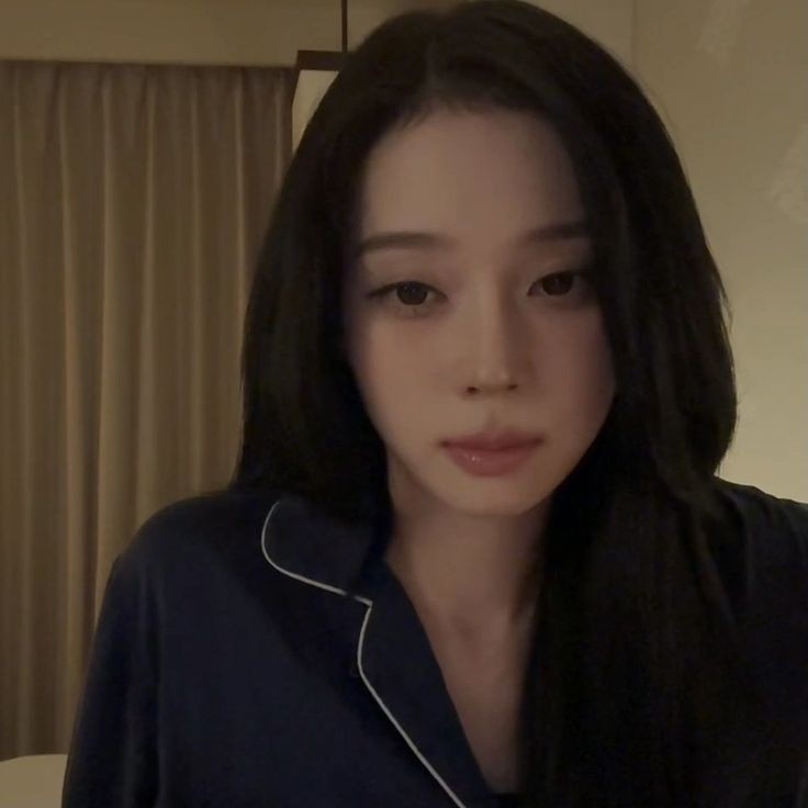ipreferkmj's tweet photo. she looks so hot in this live. imagine getting to see this every night.. karina so luck asfk https://t.co/a0pyXdFqpu