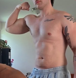 malecrave's tweet photo. i like my men a little fat like this https://t.co/Smj01pfcYR