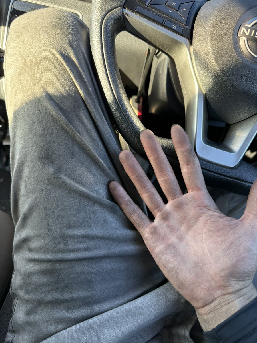 syocker1205V's tweet photo. 仕事頑張りましたアピール
退勤ラッシュの渋滞に巻き込まれて暇
おかげで歯医者間に合わん https://t.co/km0SvktvYN