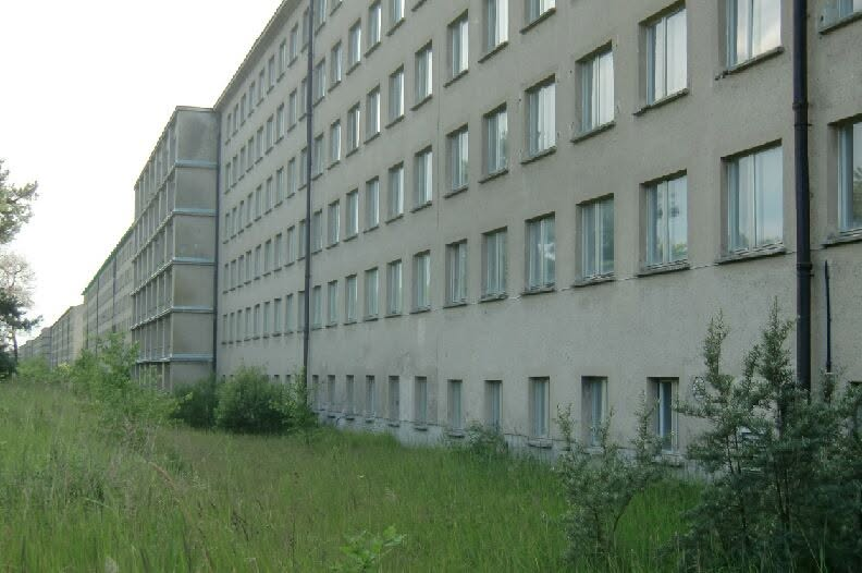 fluglehrer_neu's tweet photo. archiv 100712
#prora, 4,5km geplant, unterkunft für 20.000 nazi https://t.co/RTltbHJUGH https://t.co/xN2v4Jnf35