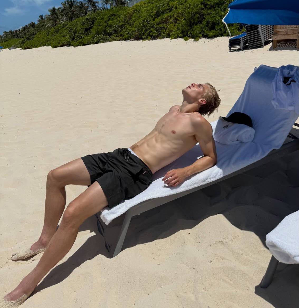 Xlol1249's tweet photo. Lucas Bergvall recreating the pose for when I suck his cock🥵🥵🥵🥵🥵🥵🥵🥵🥵🥵🥵🥵🥵🥵🫦 https://t.co/M9sVKzcixD