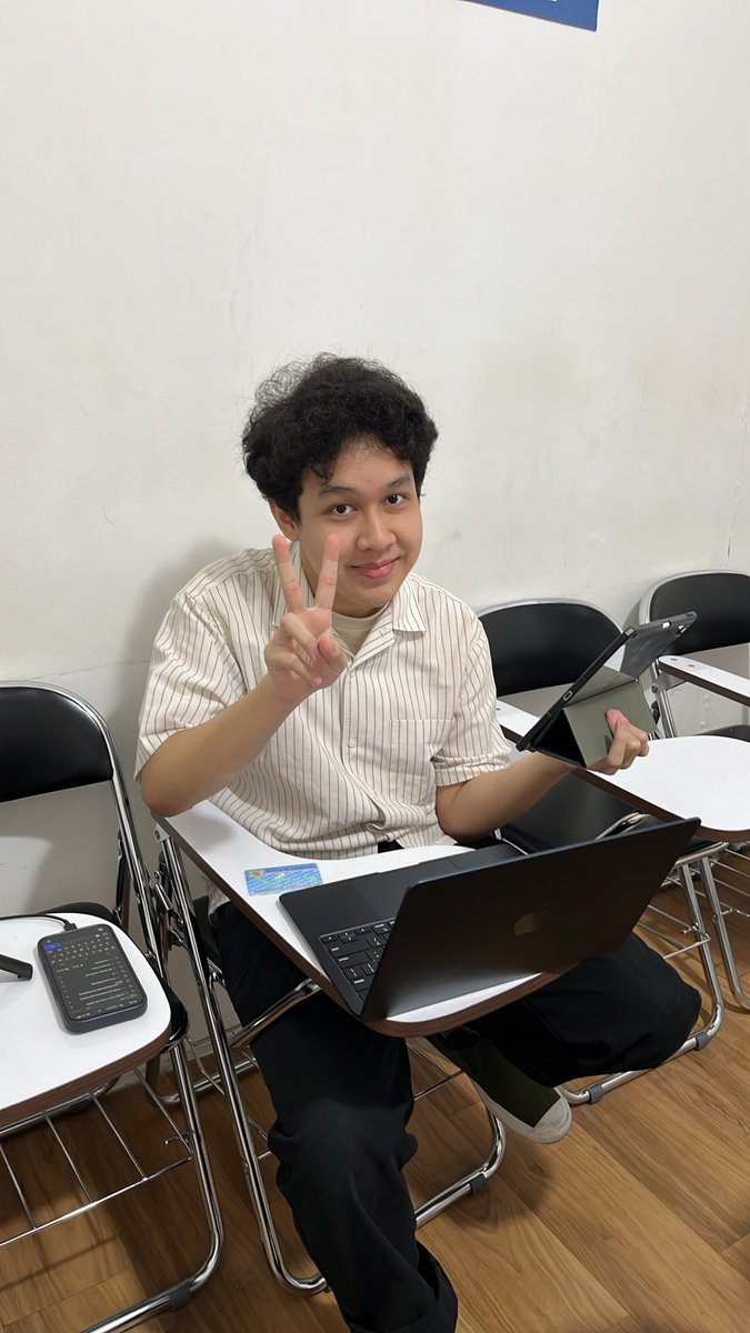 natotoroo's tweet photo. semangat yh @4r_toast https://t.co/LGg373D1vb
