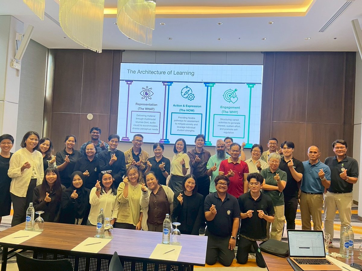 RFetpv's tweet photo. #RFETPV brought together 12 vets across the region to turn real surveillance data into feasible research proposals and scientific presentation supported by mentors and the ethical use of #GenerativeAI.
Real problems. Real data. Learn &amp; apply immediately.

#VeterinaryEpidemiology https://t.co/gepJgqD1B0