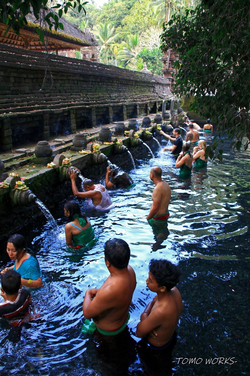 tomofuka2's tweet photo. 【Pray chapter2 振り返りその④】

"ティルタ・ウンプル寺院" インドネシア
"Tirta Empul Temple" Indonesia

撮影日時：2019/11/19 https://t.co/tj04slEet9