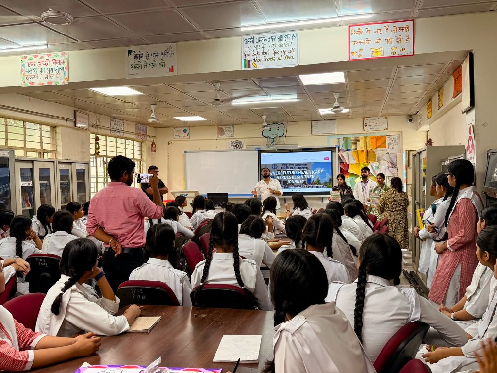 DietBhola's tweet photo. #Volunteer: VICE EDUCATIONAL SOCIETY
No of students impacted- 137
Class:11th
School name: CM SHRI Mansarover Park 
#Activity:career counselling and first aid @VidyanjaliDelhi @vidyanjali_edu #NEP2020 https://t.co/DFiL1el4kD