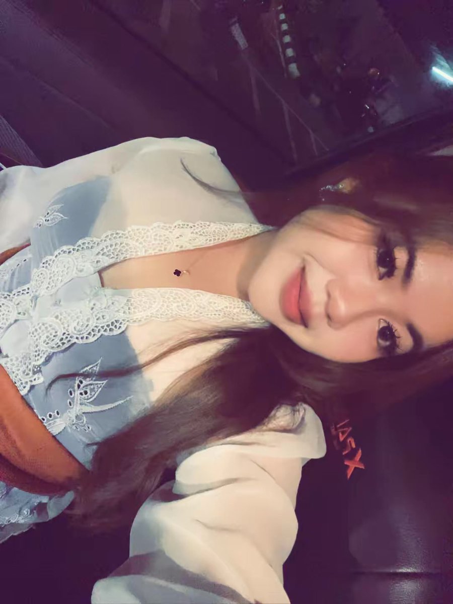 2605days's tweet photo. jarang bgt pake baju putih https://t.co/jCmSauk9mS