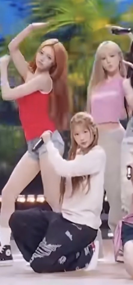 hearts2iann's tweet photo. the s and m in sm being the sexualizing  minors because how can girls 6 months apart get styled so differently? https://t.co/1R3y8J8yuu
