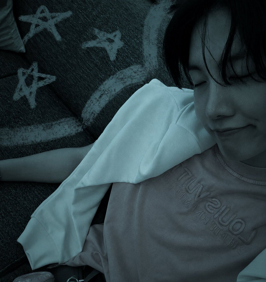 hobified_army's tweet photo. Do you guys think it's looking normal vibe or bad ? Idk tbh https://t.co/44GZDnanPh