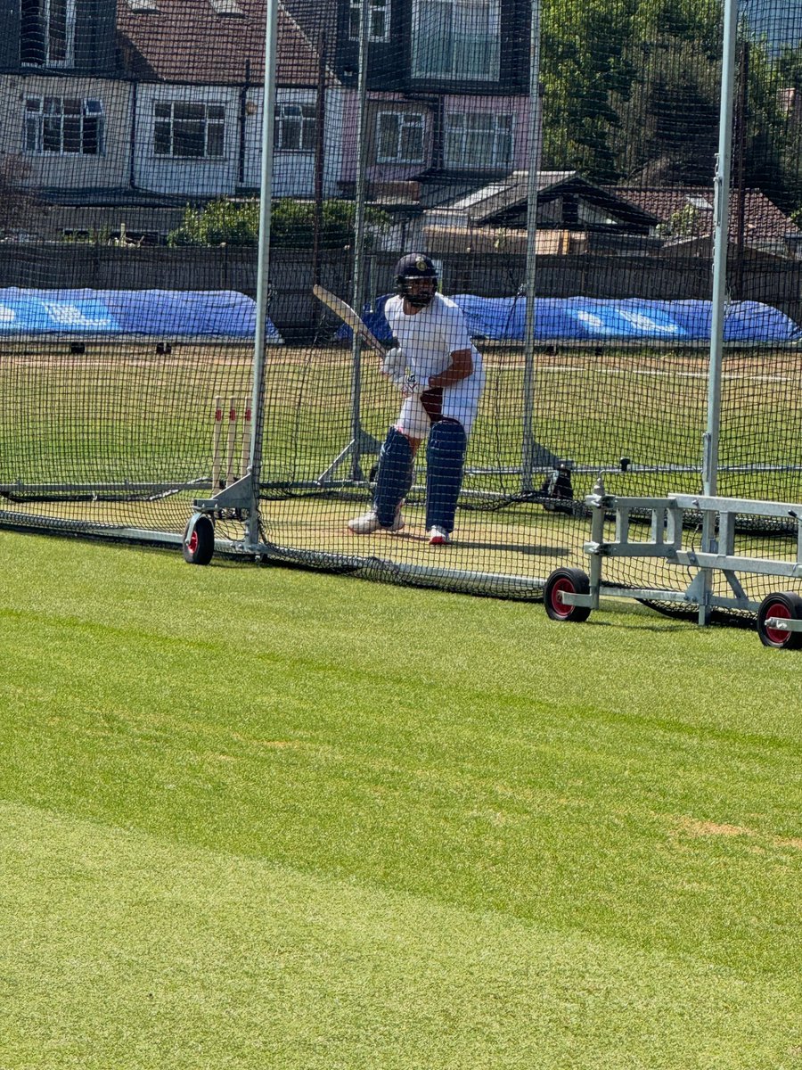 hitmanfanfollow's tweet photo. Rohit Sharma is putting in the hard yards ahead of India's ODI series against England, which begins on July 14 in England. 🏏🇮🇳 https://t.co/6gsHvgWwmm