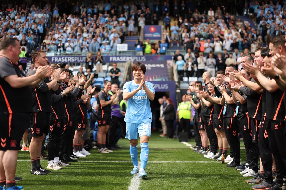 Coventry_City's tweet photo. #OTD in 2023.

Our Superstar from Tokyo came to Cov. 🎌 https://t.co/mXvG4z5Hq5