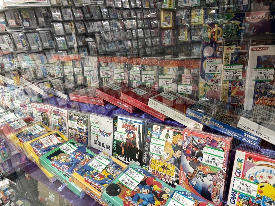 レトロエンタテインメントまとめ売り 🟧ゲーム商品情報🟧 レジ横ショーケースに、 激レアなレトロゲームを