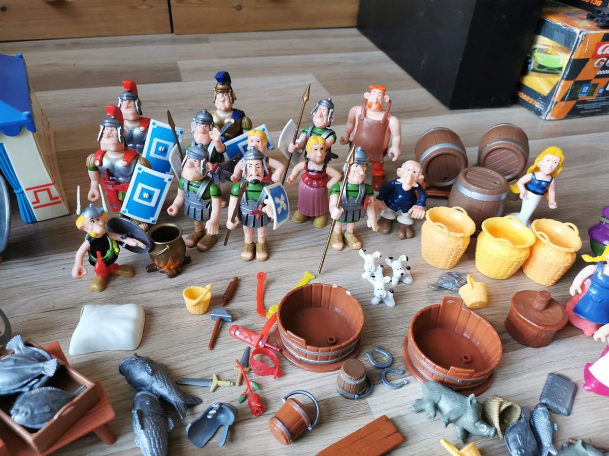 skywise63's tweet photo. Asterix Figuren aus der Reihe Play Asterix von Toycloud.
Super Serie von denen ich in den 90ern mal sehr viel hatte. Mittlerweile hab ich wieder ein paar Sachen, aber gar keinen Platz zum zeigen.
Deswegen mal hier ein paar Bilder
#Asterix
#Toycloude
#Obelix
#Toycloude https://t.co/jHGAap3CCg