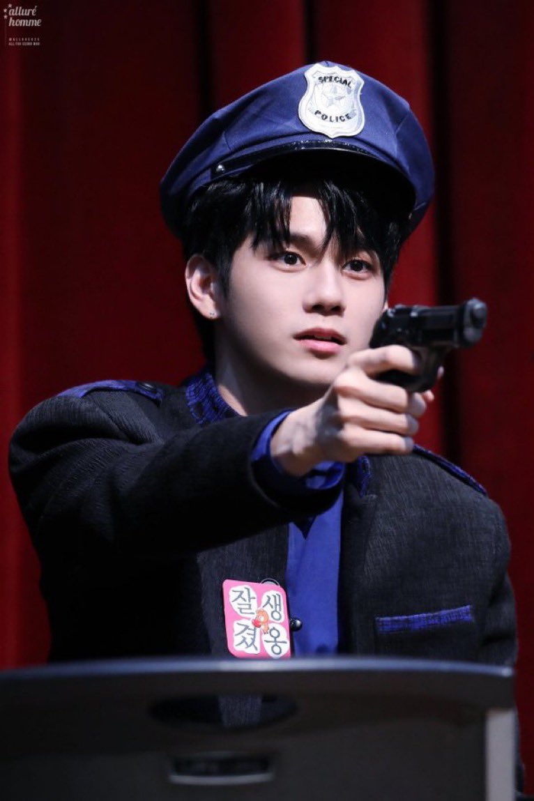 25e0_'s tweet photo. 아니 그니까 내 말은 차성우가 안죽고행복하게경찰되면 조켓다고 https://t.co/3AVHwI91rc