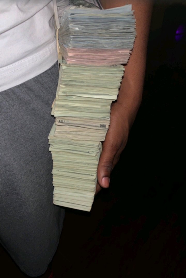 D4LL4STX214's tweet photo. @EdgeOfLife0 @Jaiathalien Im living my best life my guy you a bum I can buy your life and this is play money shut your broke ass up karen https://t.co/PO22zjxp4g