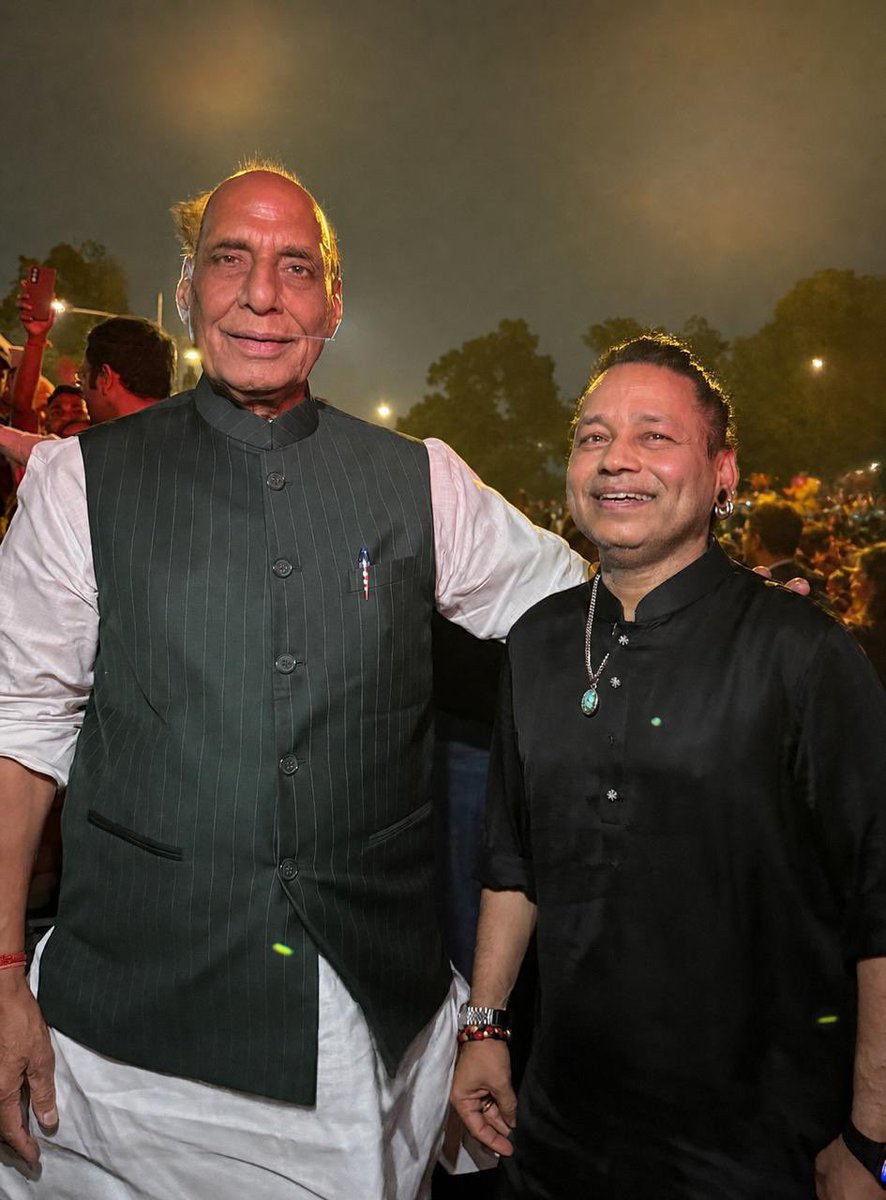 Kailashkher's tweet photo. बस यही तेजस्व, यही ओजस्व बना रहे, आपका जीवन मंगलमय एवं स्वस्थ रहे हमारे चहेता रक्षा मन्त्री श्री राजनाथ सिंह जी. जन्म दिवस की अनंत शुभकामनाएँ ॥@rajnathsingh @MIB_India @SpokespersonMoD @IndianArmyinJK @adgpi ॐ https://t.co/2So6ceeHtJ