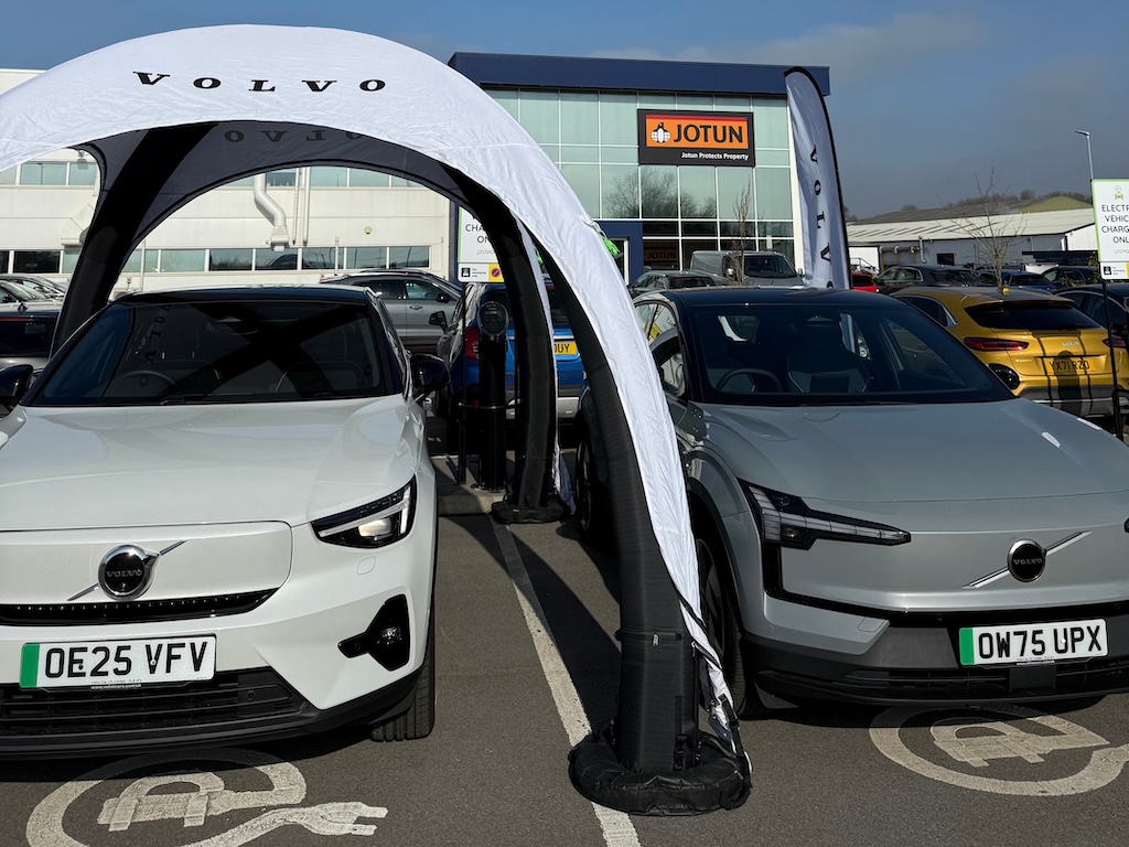 FleetWorldGroup's tweet photo. Jotun opens EV access to UK staff via Gofor salary sacrifice perk

Leading global paints and coatings manufacturer Jotun has expanded its fleet d...

https://t.co/HQE22xUBp8

#LatestNews #EVsalarysacrifice #Gofor https://t.co/o9TKfcNAL3