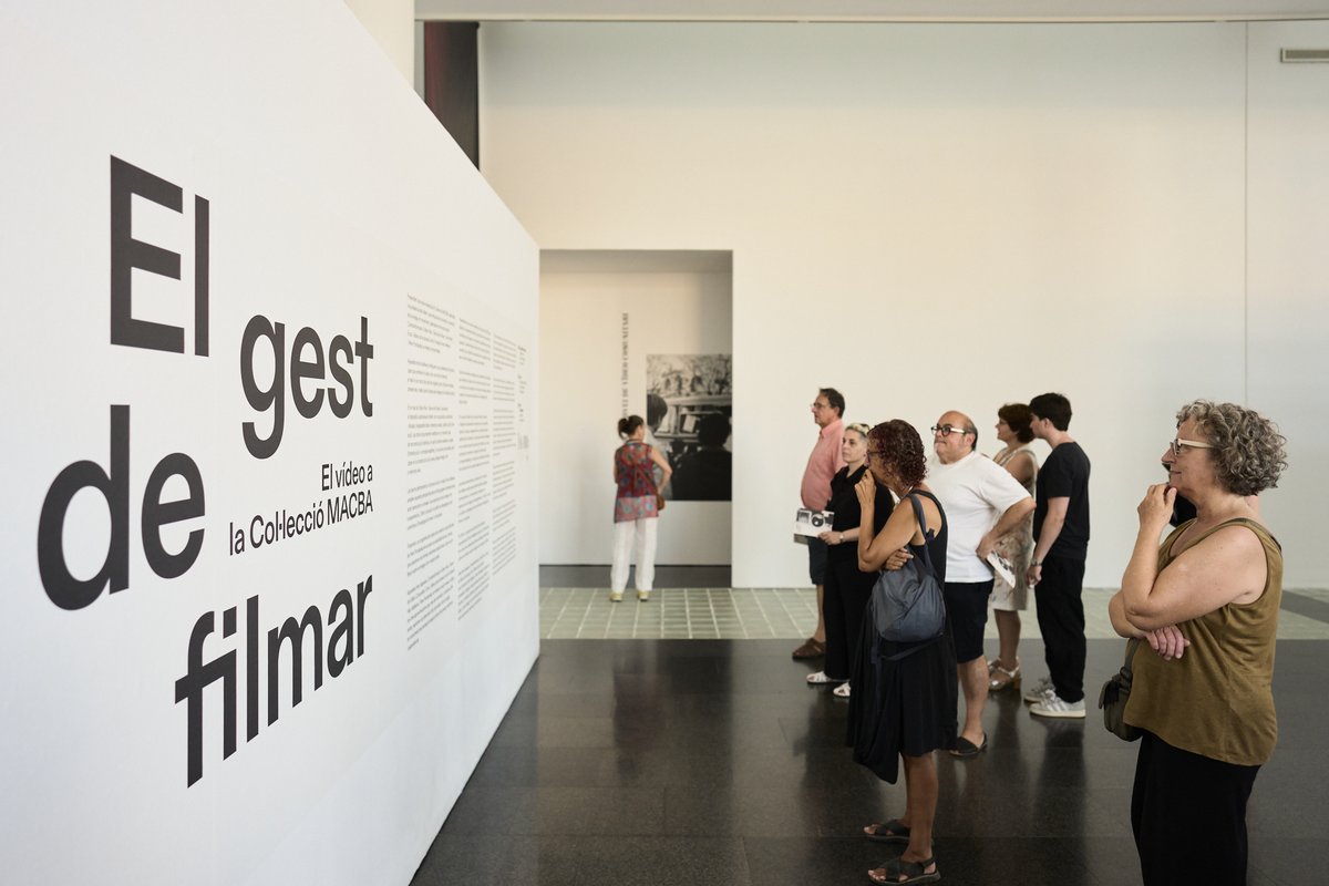 articketBCN's tweet photo. Nou al @MACBA_Barcelona 🎥

3 exposicions sobre el potencial crític de la imatge en moviment 

«El gest de filmar. El vídeo a la Col·lecció MACBA» reuneix:

▪️ «Contrainformació»
▪️ «Ecos»
▪️ «Pere Portabella. La mirada compromesa»

https://t.co/fcJ3Dx8hKc https://t.co/o27KyJqMiS