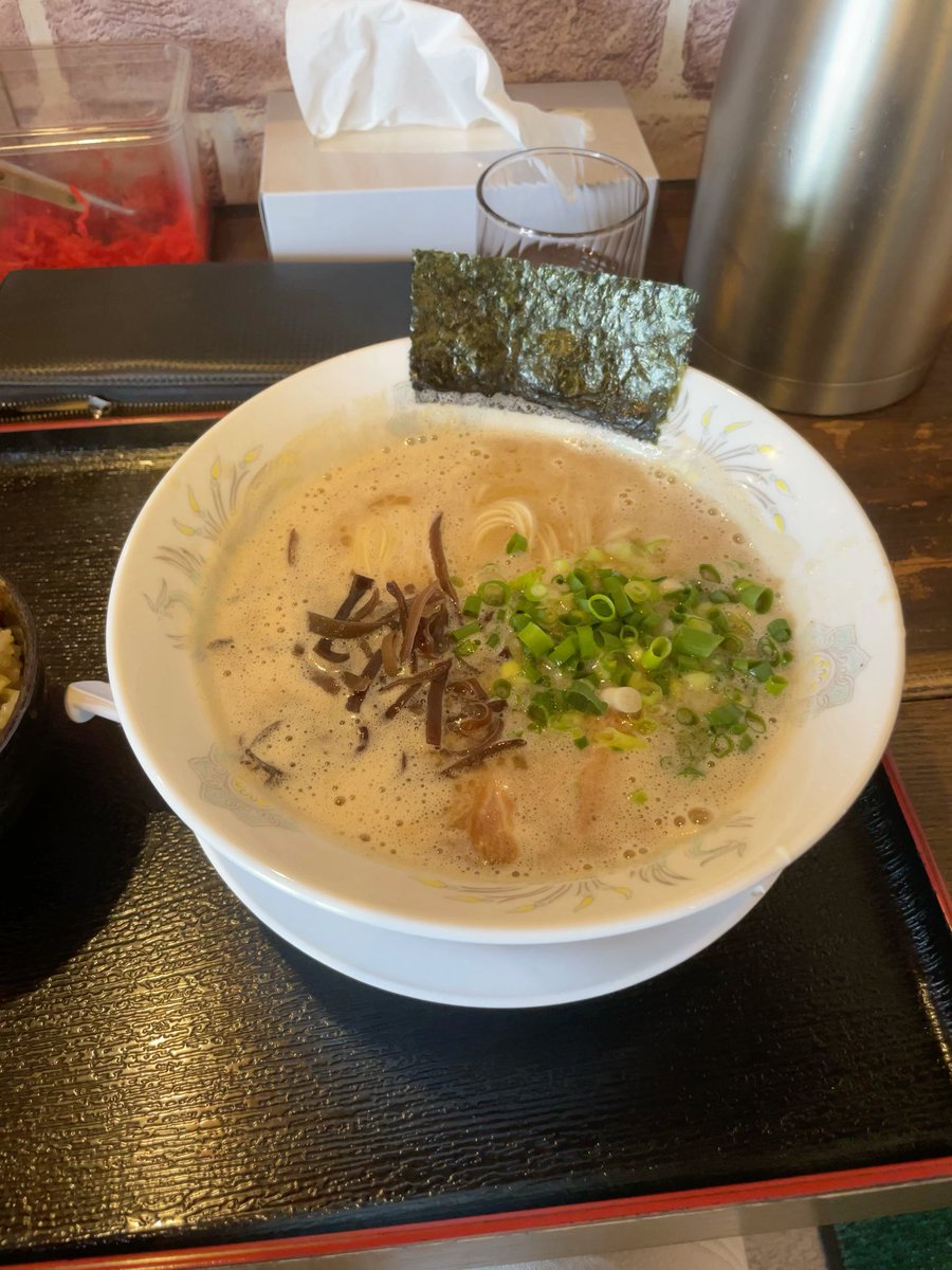 faju1102's tweet photo. 常総市
とんこつとん太
ラーメン➕チャーシュー丼
近くに来たのでこちらへ初訪問💁
久しぶりの博多とんこつスープが美味いね😋
なかなか本格的だねー https://t.co/rj7IeY0jVH