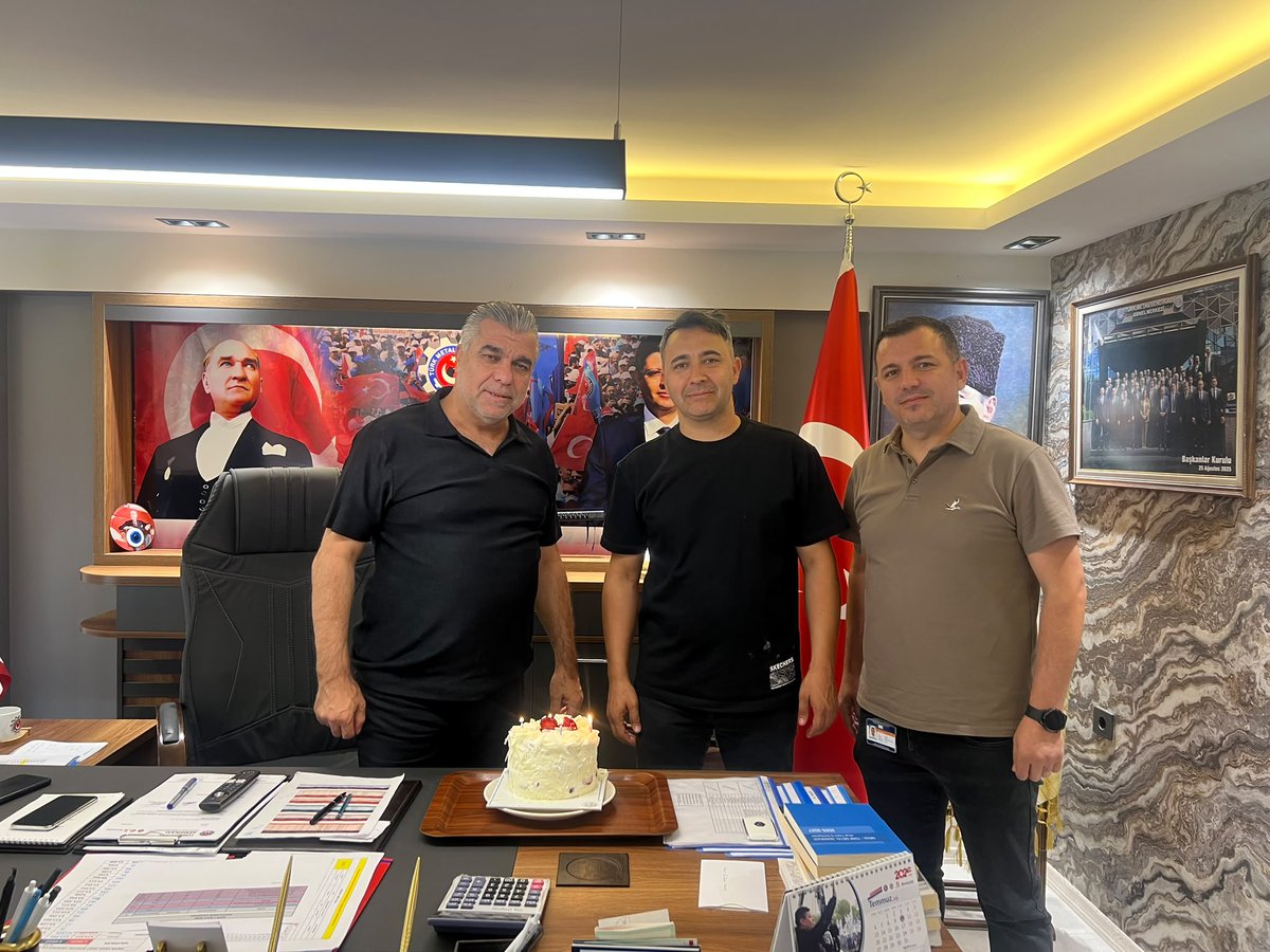 Erkanuz74709769's tweet photo. Şubemize bağlı BMC Otomotiv işyerindeki  BMC  Bakery sahibi Sn. Cahit Özgün şubemizi ziyaret ettiler. Nazik ziyareti için kendisine teşekkür ederim. https://t.co/qehTAA1b9o