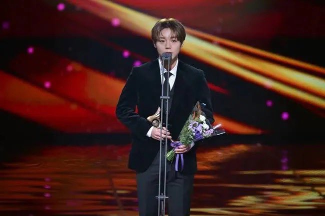 yeongoigu's tweet photo. Do you want to see Park Jihoon receive trophy on stage? Let’s vote Jihoon on The 5th Blue Dragon Series Awards for Popular Star Award category����

We need to maintain 1st place with a big gap in order to win🥹 Let’s give him more awards🫶🏻

Support #박지훈

https://t.co/U2dGVpblIq https://t.co/xKmDtktH2h