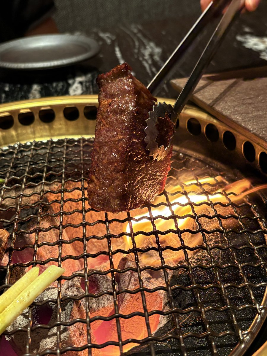 ESMR_01's tweet photo. 昨日、友達と焼き肉食べに行ってん！
あんな美味しい牛肉食べたの、ほんま久しぶりやわぁ https://t.co/61I264eASI