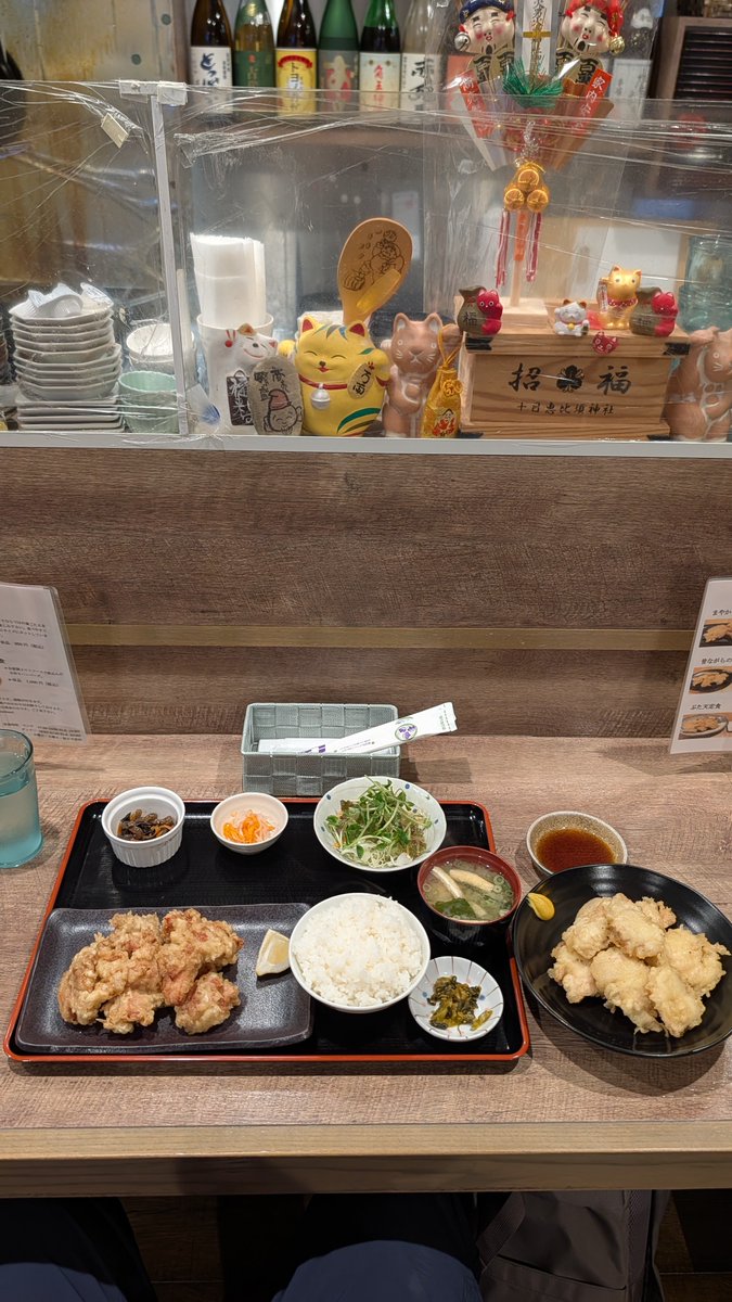 knzwk5's tweet photo. 大分と言えば、とり天。
2種類あったので食べ比べ。
オリジナルの方はほぼザンギ。

#まやかしや

まやかしやオリジナルとり天定食¥1,500
昔ながらのとり天¥900 https://t.co/T7OdIBUwjt