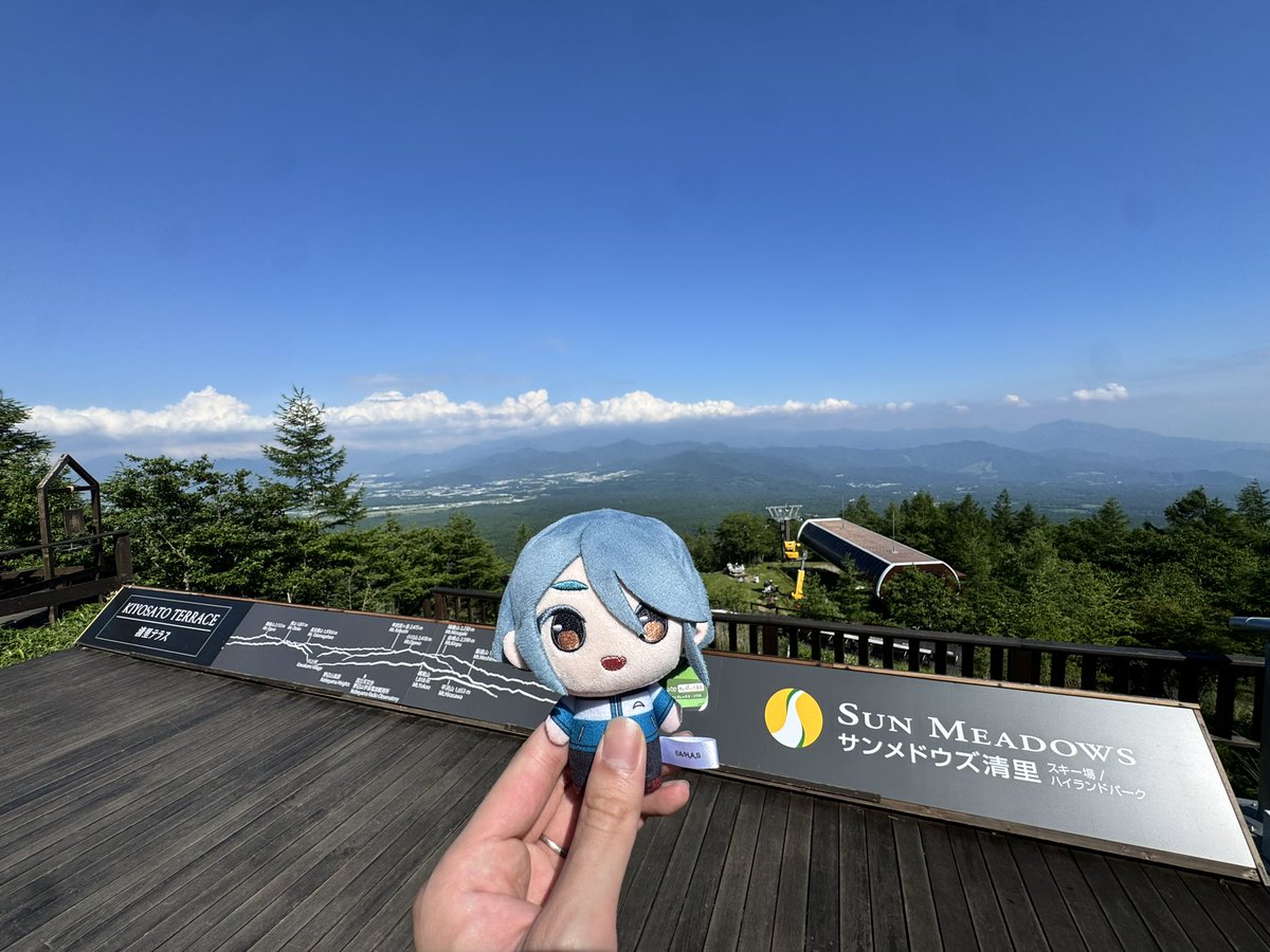 tsts_rc's tweet photo. 今日はまだ行けてなかったサンメドウズ清里の清里テラスへ！⛰️
山の上の寝転べるソファとカフェは暑かったけど、風が吹いて気持ちよかった！

もちろん今日も主食のアイスクリームを🍦

#mono https://t.co/VSZhJIdnwC