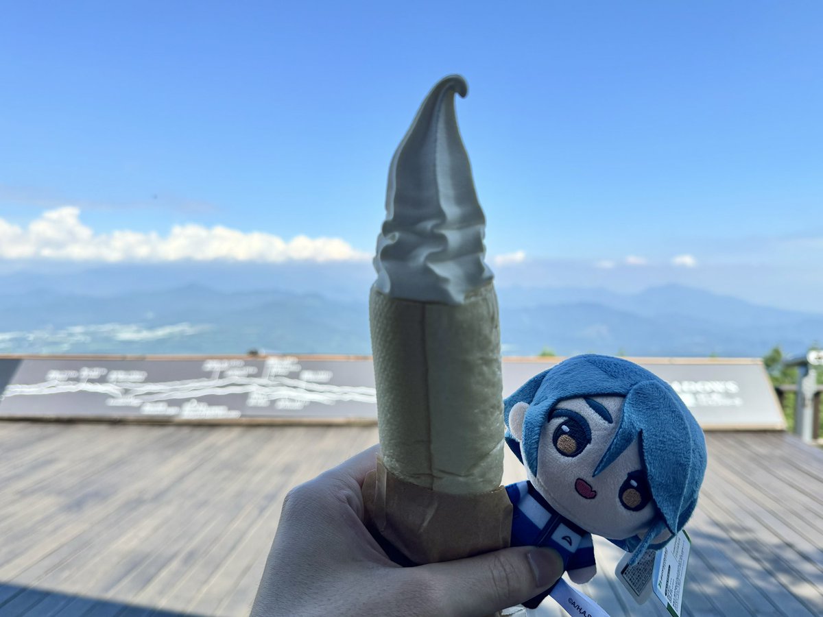 tsts_rc's tweet photo. 今日はまだ行けてなかったサンメドウズ清里の清里テラスへ！⛰️
山の上の寝転べるソファとカフェは暑かったけど、風が吹いて気持ちよかった！

もちろん今日も主食のアイスクリームを🍦

#mono https://t.co/VSZhJIdnwC