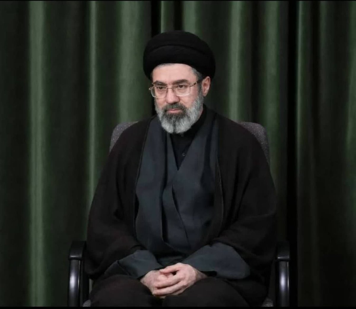 nafas_110's tweet photo. سلام بر امامی که مایهٔ دلگرمی امتی است.
درحالی که خود غرق دریایی از غم است. https://t.co/ZBLniUqrzi