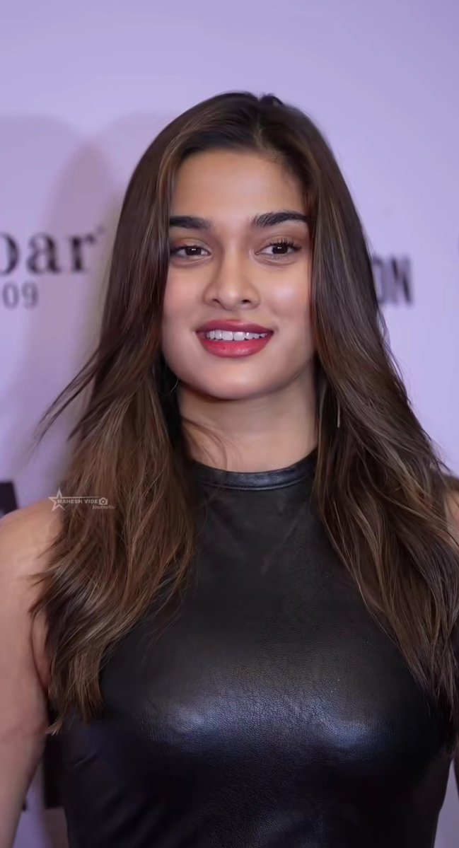 anilbhakr's tweet photo. Fans went crazy after seeing the gorgeous style of Saiee Manjrekar ❤️🔥 https://t.co/RkYRP83bLn