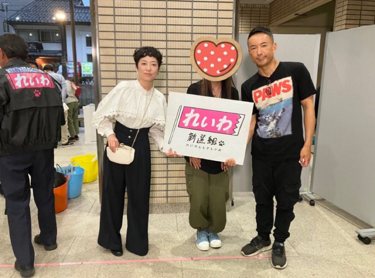 futaba_niji's tweet photo. 障害年金不支給が増えている問題について、精神障害者当事者として
 #れいわ新選組
 #山本太郎 さんに
直接質問できました🙋‍♀️
当時は現職の国会議員。
直に質問出来たってすごいことだよね。

政界引退は残念だけど、命を守る行動を選んでくれて良かった😭

→にまとめました。 https://t.co/UuS1aUkPaC