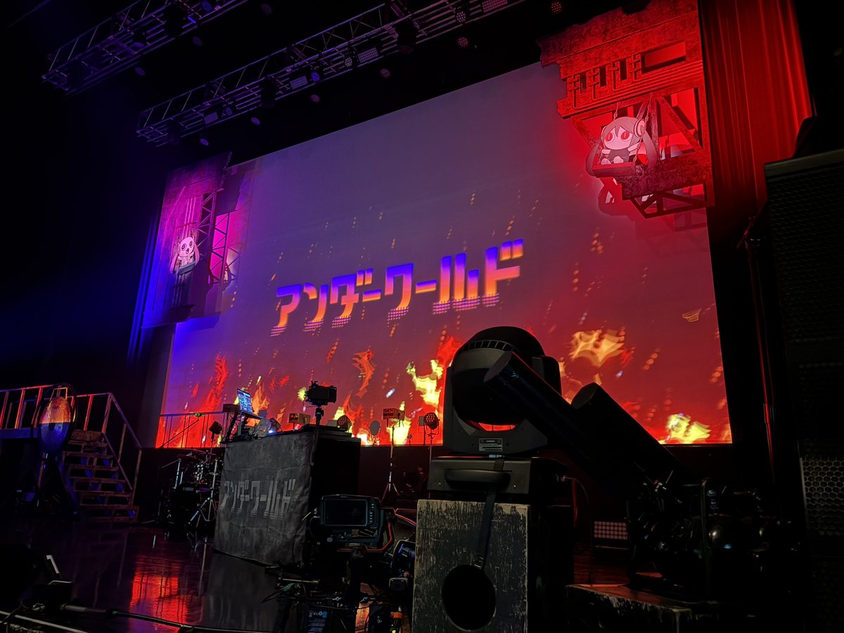 Itachocosuko's tweet photo. 最前😭😭😭2年前と同じ位置😭😭😭 https://t.co/nzDFBndbdh