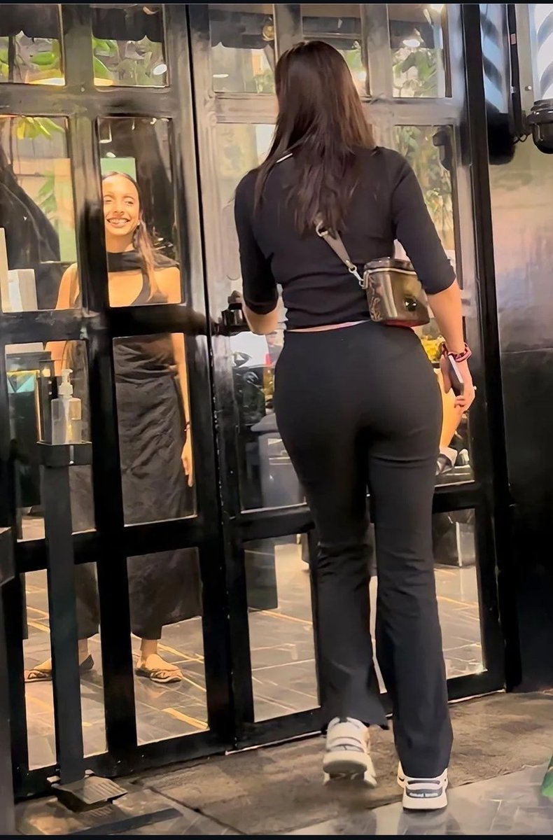 anilbhakr's tweet photo. Fans went crazy after seeing the gorgeous style of Saiee Manjrekar ❤️🔥 https://t.co/RkYRP83bLn