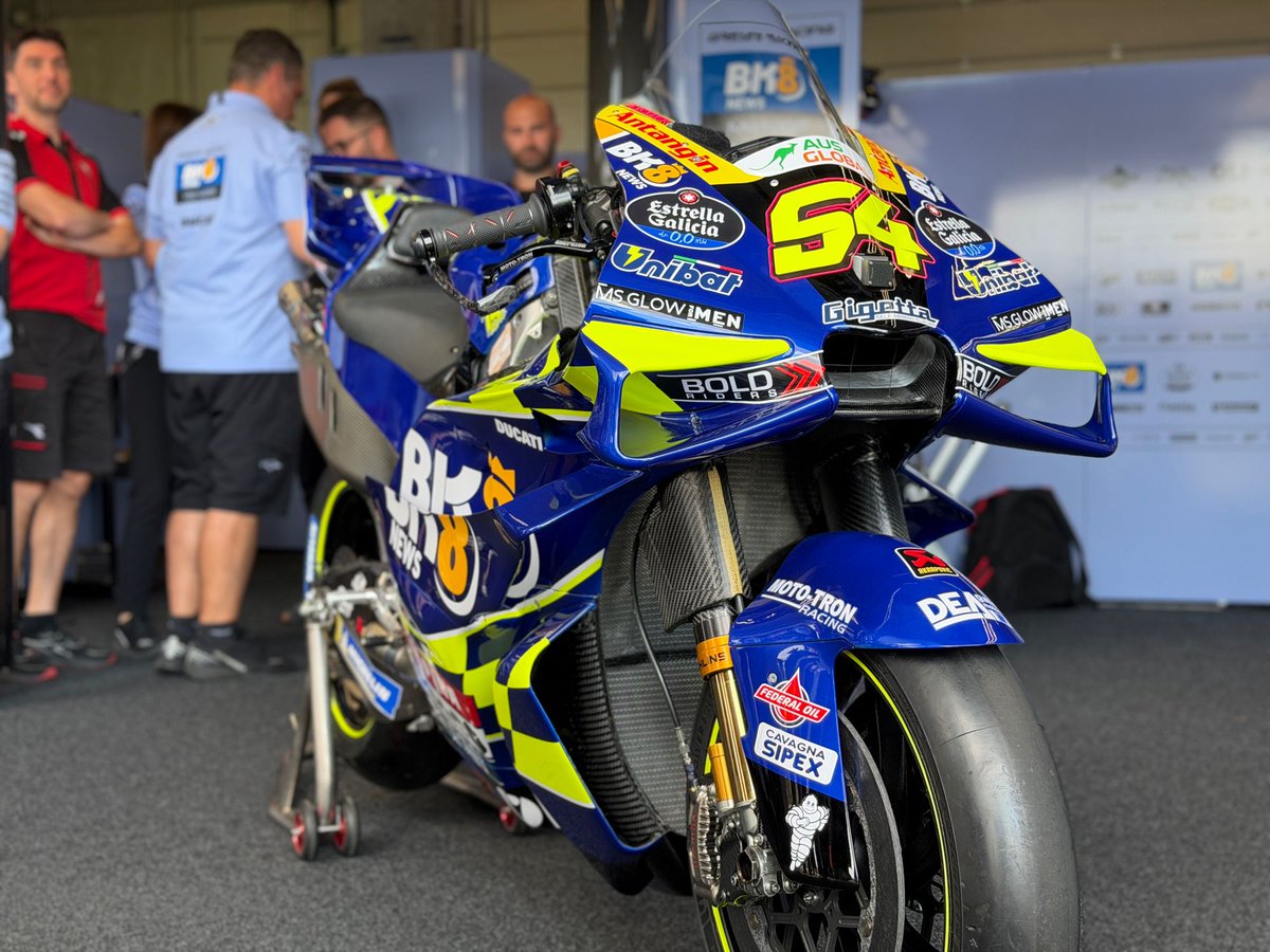 denkmit's tweet photo. Gresini Racing paying tribute to their early 00s success with this absolutely GLORIOUS effort 😍😍 https://t.co/nZYZIQMxdS