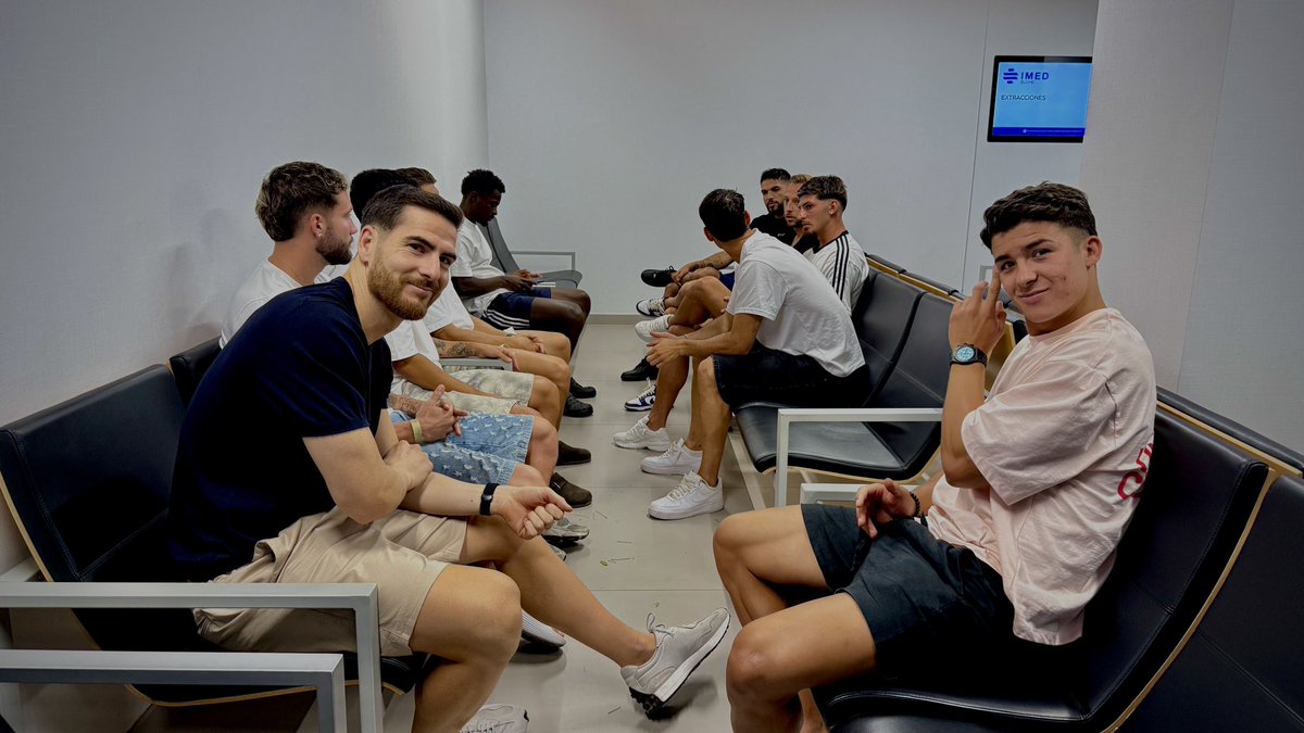 pedroavera's tweet photo. 🔵⚪ El #HerculesCF ya ha puesto la maquinaria en marcha 
El primer grupo de jugadores de la primera plantilla ha pasado este viernes el reconocimiento médico en #Imed, primer paso hacia el inicio de la pretemporada 

📸 Todos los detalles, imágenes y… en @SerDepAlicante https://t.co/3640PJin5g
