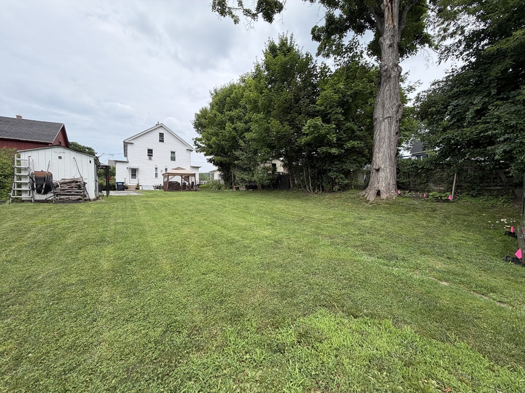 Jenthomes's tweet photo. 11-13 Maple Ave, Ware, MA, 01082
6 bed | 2 bath 2168 Sq. Ft.
Active | 320000
https://t.co/FlxLrDKt2E
Don't miss this fantastic investment or owner-occupant opportunity! This well-maintained side-by-side two-family home offers 12 rooms, 6 bedrooms, and 2 full bathrooms, with... https://t.co/gnniF13CFK