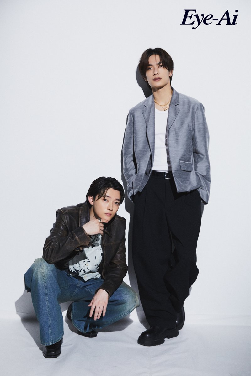 oricon's tweet photo. 櫻井海音＆なにわ男子・高橋恭平
映画『ブルーロック』や海外エピソード披露❗️
⠀
英文情報雑誌『Eye-Ai』表紙に登場
https://t.co/Oi6pl148wi
⠀
KEY TO LIT中村嶺亜の
全12ページ特大インタビューも掲載 https://t.co/FPgiIWPXMV