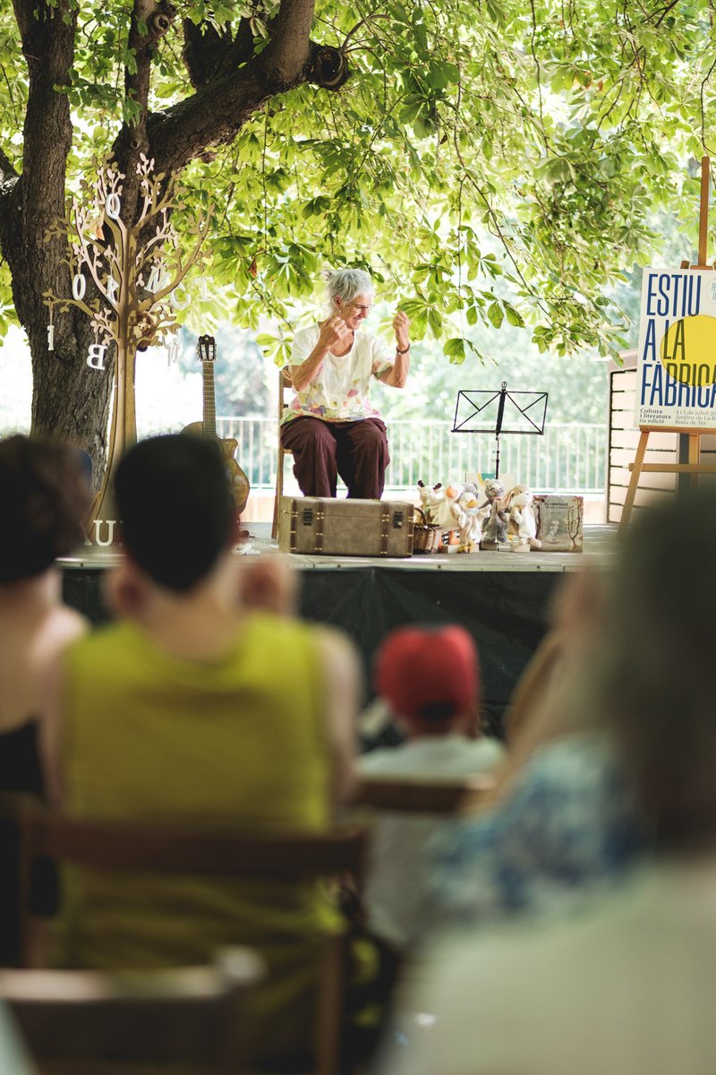 DaliaAdillon's tweet photo. Que bé que ens ho vam passar aquest dissabte al taller Llibre-Acordió!   En el marc del Festivalet Literari Estiu a La Fàbrica, organitzat per la @fundaciommp vam compartir un matí ple de literatura, creativitat i natura! Va ser un matí preciós! https://t.co/dihei0w4NN
